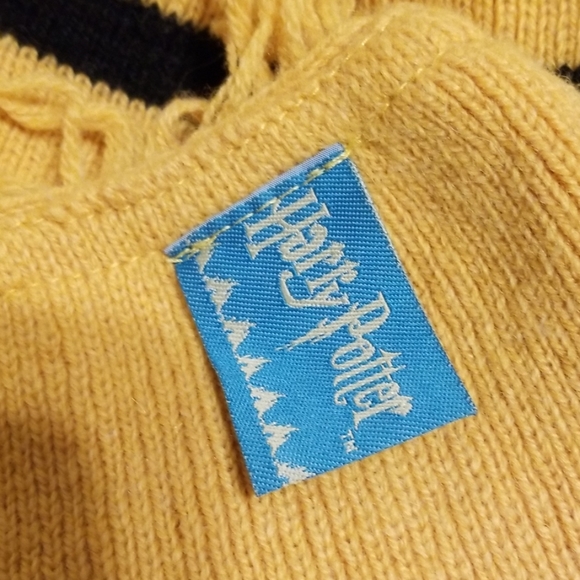 Hufflepuff   Scarf - Picture 7 of 8